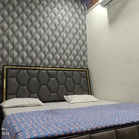 Hotel Hari Krishnam Residency à Mathura Extérieur photo