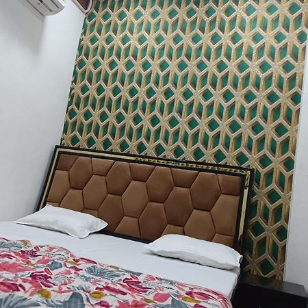 Hotel Hari Krishnam Residency à Mathura Extérieur photo