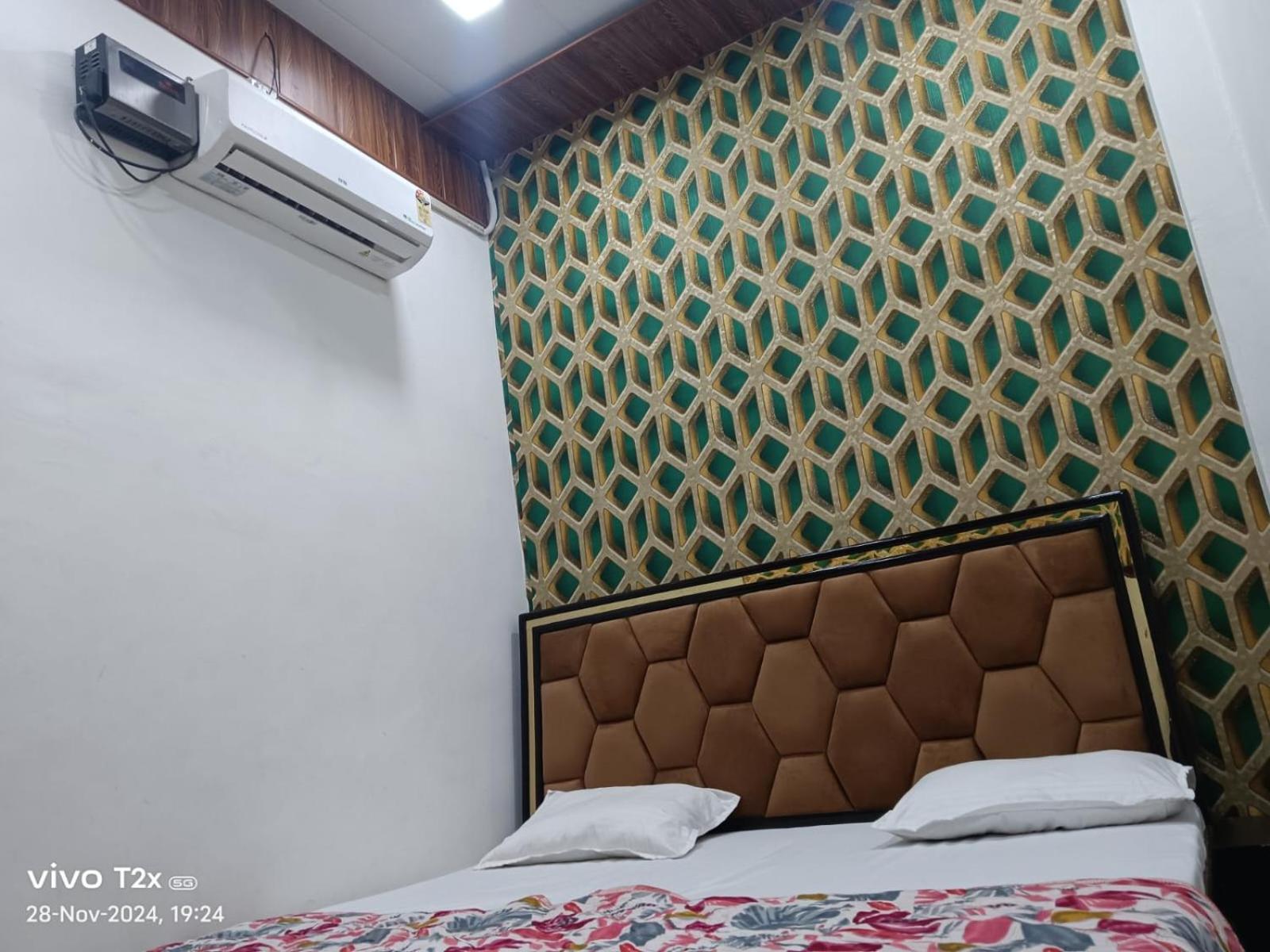Hotel Hari Krishnam Residency à Mathura Extérieur photo