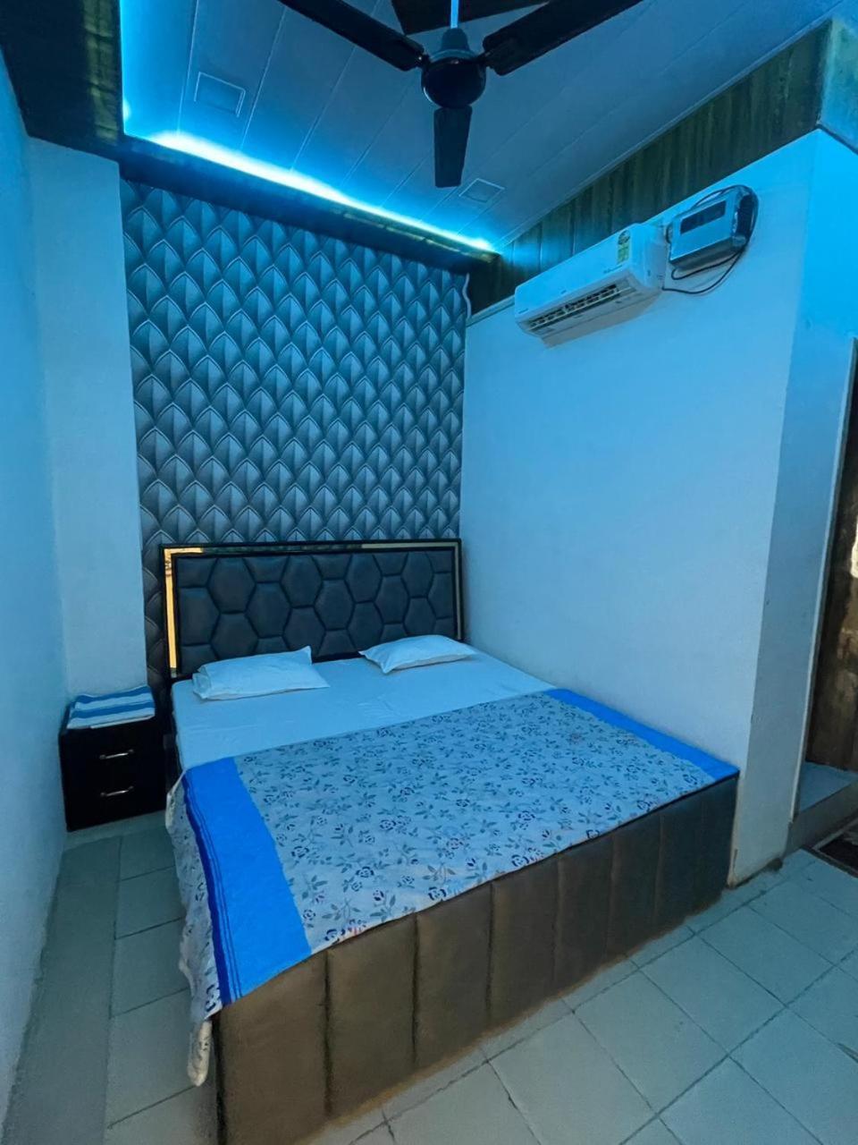 Hotel Hari Krishnam Residency à Mathura Extérieur photo