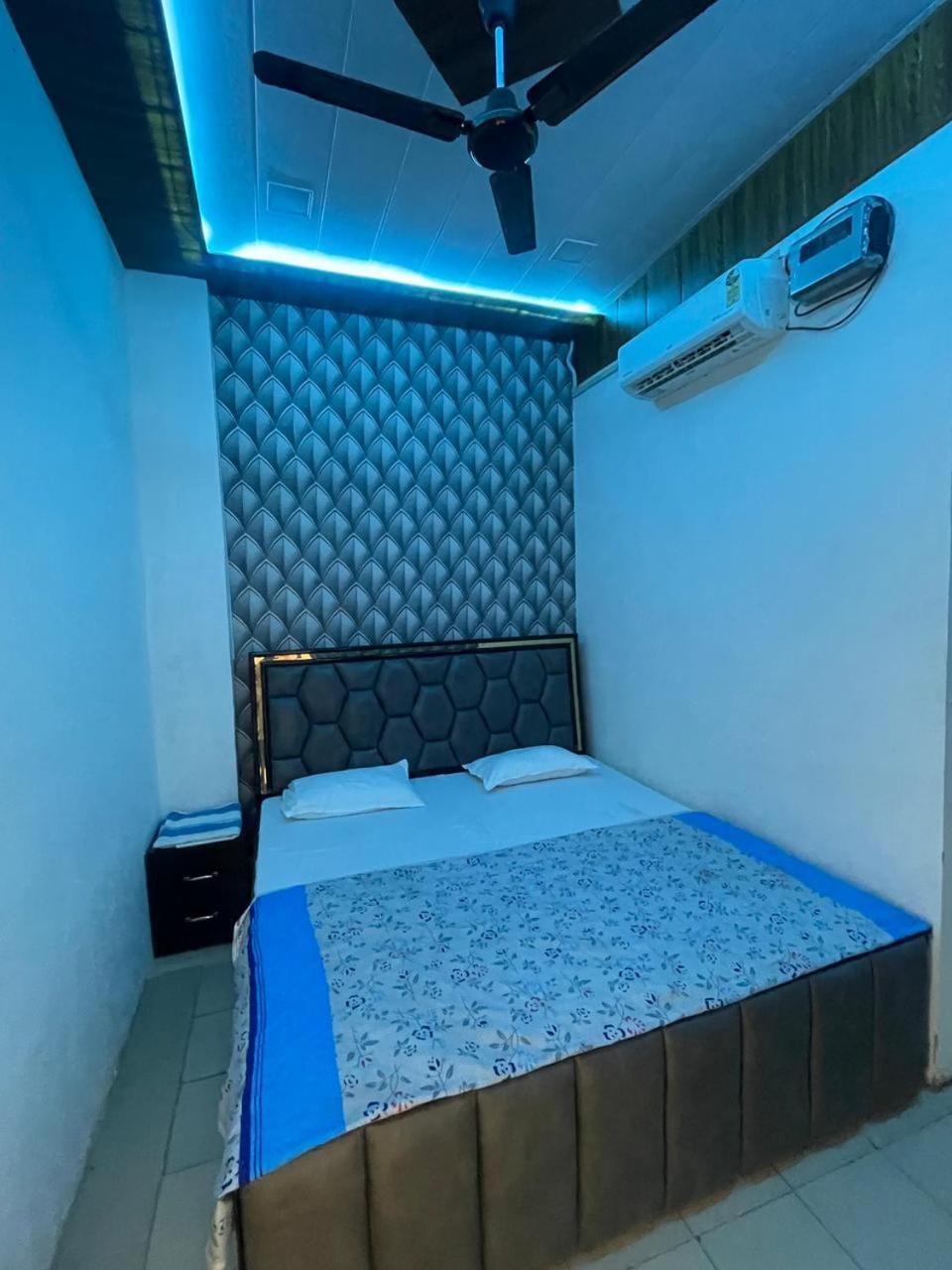 Hotel Hari Krishnam Residency à Mathura Extérieur photo