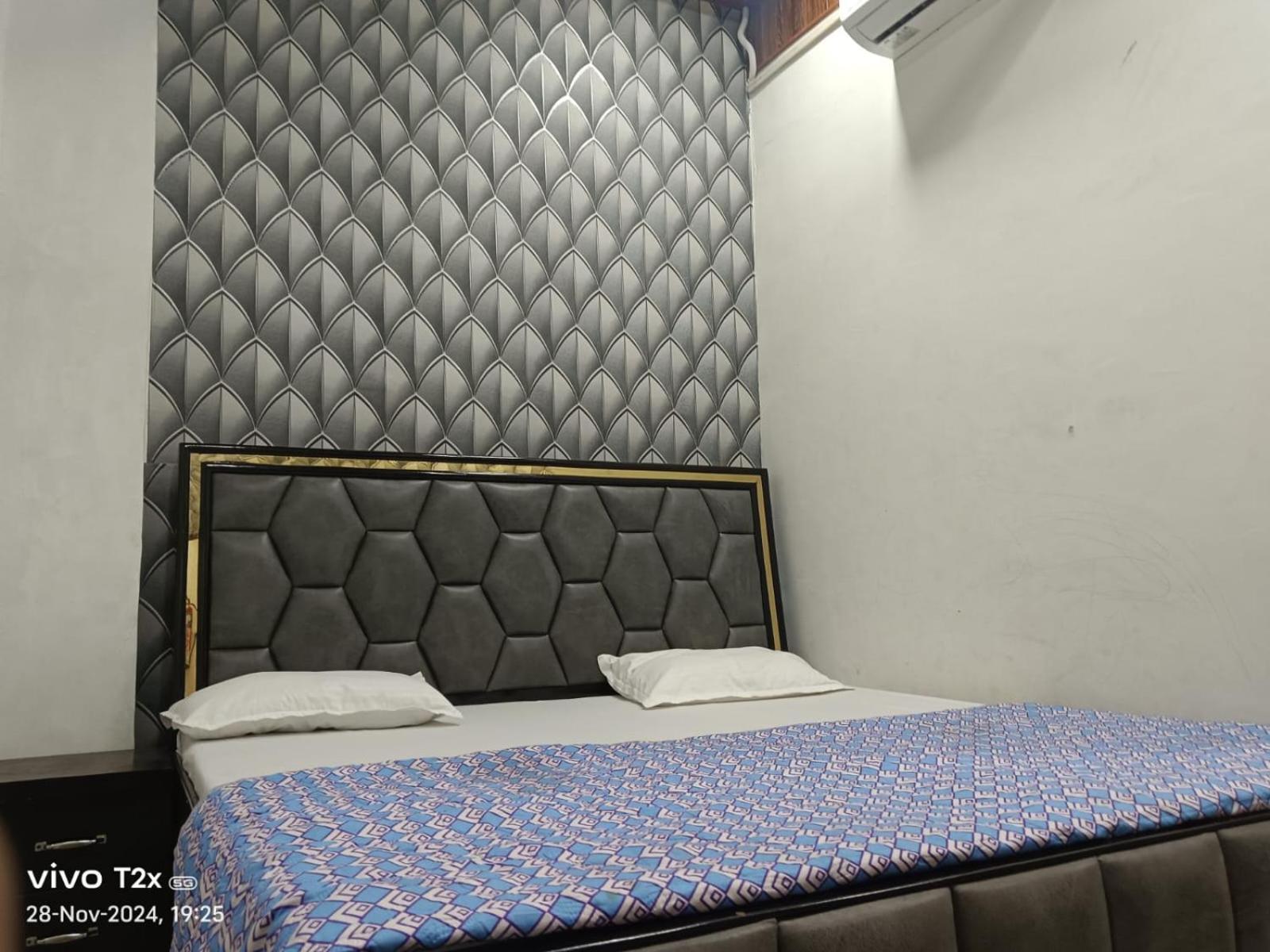 Hotel Hari Krishnam Residency à Mathura Extérieur photo