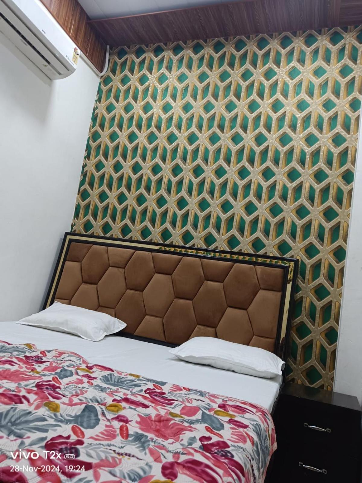Hotel Hari Krishnam Residency à Mathura Extérieur photo